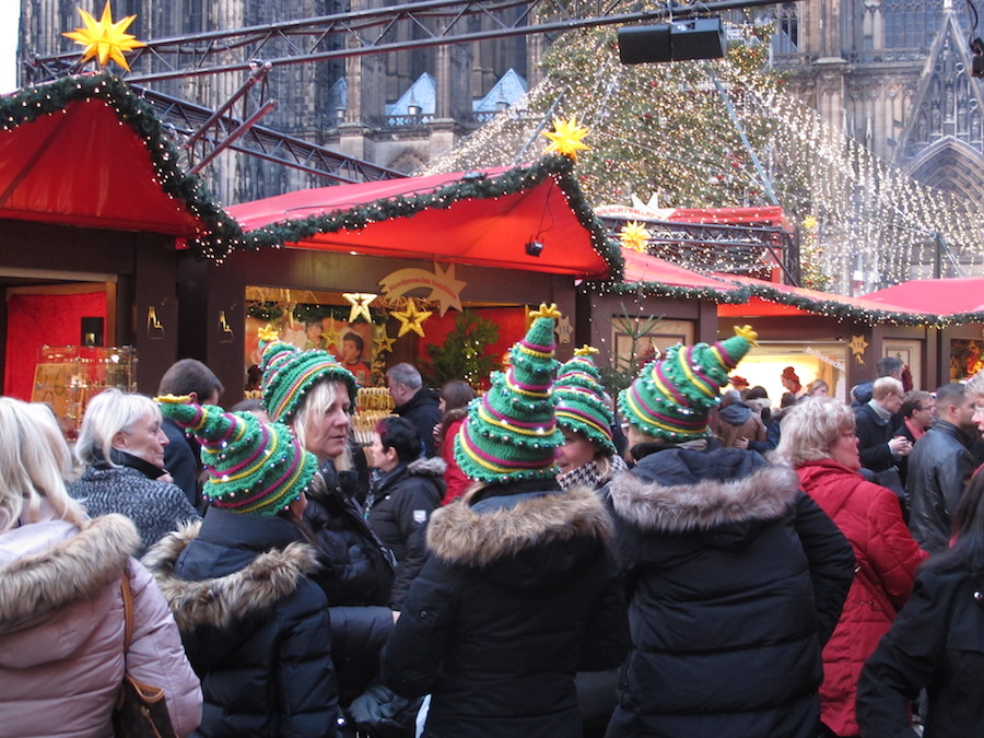 Cologne-christmas-market-attendees